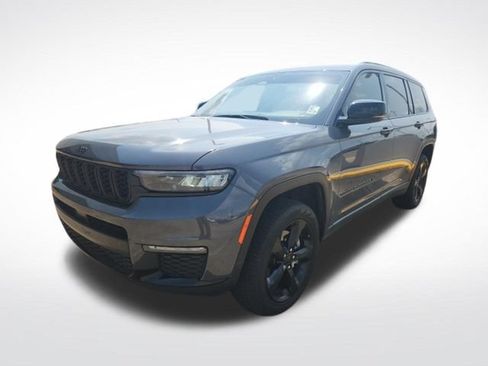 Used 2025 Jeep Grand Cherokee L Limited w/ Black Appearance Package RWD image 4
