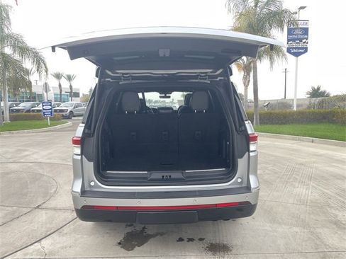 Used 2022 Lincoln Navigator Reserve image 27