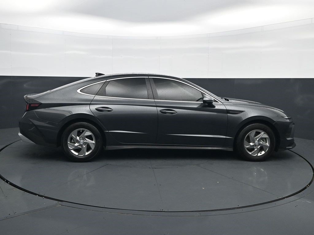 Used 2025 Hyundai Sonata SE FWD image 8