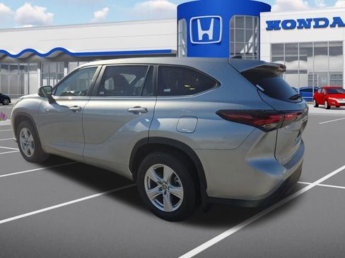 Used 2024 Toyota Highlander LE AWD/4WD image 13
