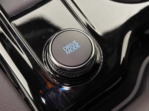 Used 2025 Ford Explorer Platinum image 34