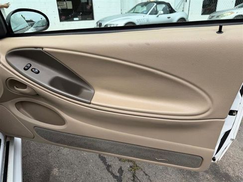 Used 2003 Ford Mustang Convertible RWD image 10