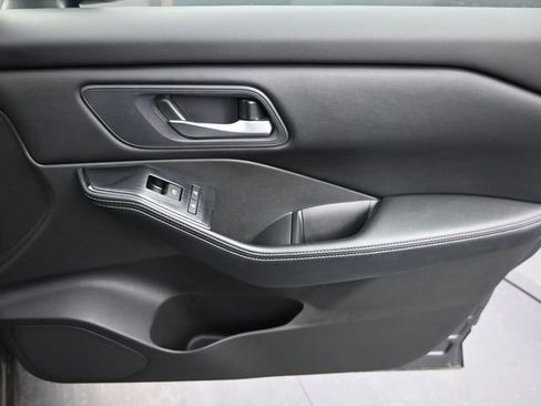 Used 2024 Nissan Rogue SV image 25