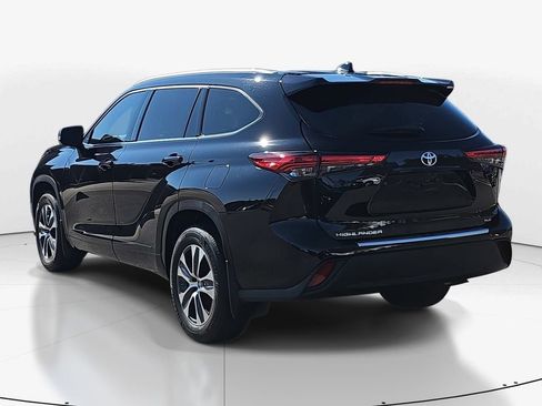 Used 2022 Toyota Highlander XLE image 7