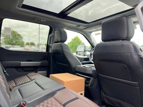 New 2025 Ford F250 Lariat w/ Lariat Ultimate Package image 30