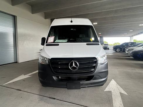 Used 2025 Mercedes-Benz Sprinter 2500 image 8