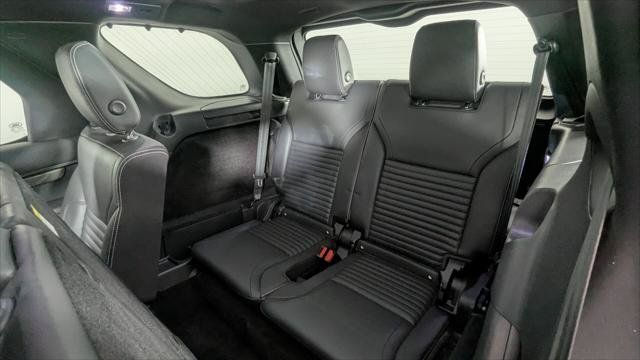 Used 2023 Land Rover Discovery S R-Dynamic AWD/4WD image 19