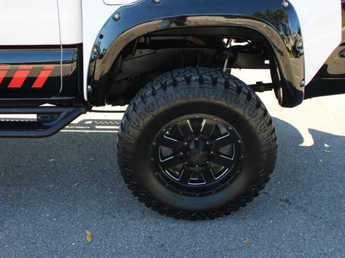 Used 2019 Toyota Tacoma SR5 image 4