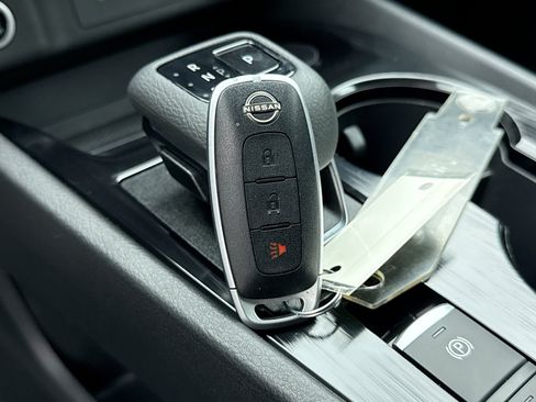 Used 2023 Nissan Rogue S AWD/4WD image 22