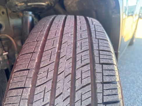 Used 2022 Toyota Highlander XLE AWD/4WD image 45