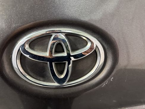 Used 2014 Toyota Sienna XLE image 16