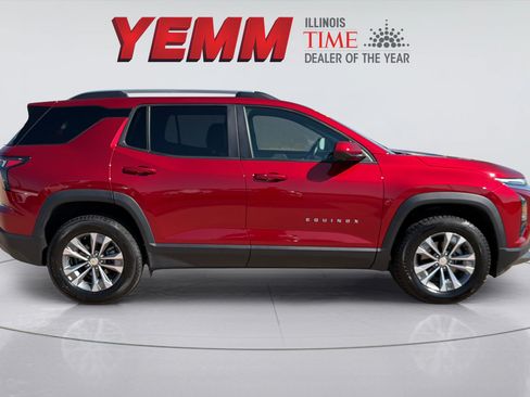 Used 2025 Chevrolet Equinox LT w/ Convenience Package II AWD/4WD image 11