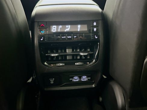 Used 2023 Jeep Grand Cherokee L Limited w/ Luxury Tech Group II image 27