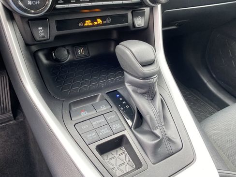 Used 2025 Toyota RAV4 XLE w/ Convenience Package image 34