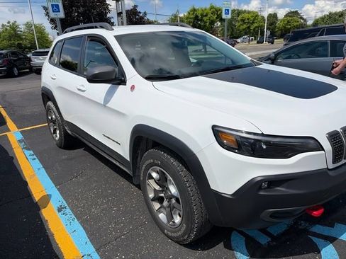 Used 2019 Jeep Cherokee Trailhawk w/ Cold Weather Group AWD/4WD image 2