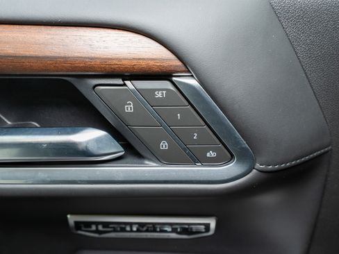 Used 2025 GMC Sierra 1500 Denali Ultimate image 17