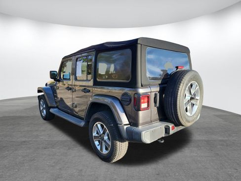 Used 2018 Jeep Wrangler Unlimited Sahara image 31