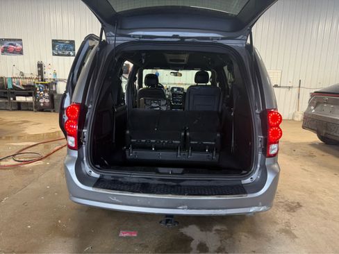 Used 2017 Dodge Grand Caravan GT image 19