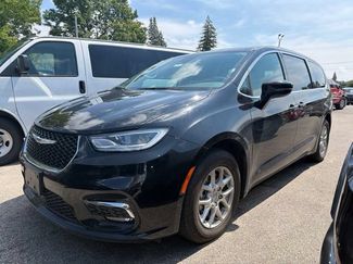 Used 2024 Chrysler Pacifica Touring-L FWD video 2