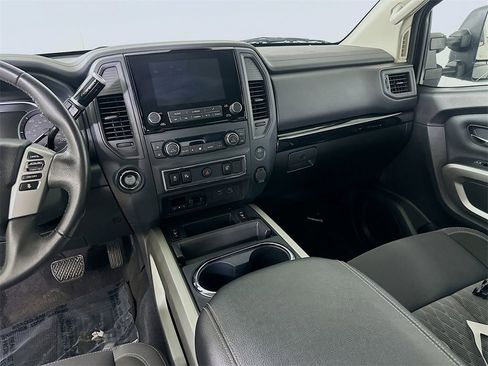 Used 2024 Nissan Titan SV w/ SV Convenience Package image 18