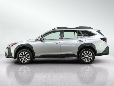 Used 2025 Subaru Outback Premium AWD/4WD image 2
