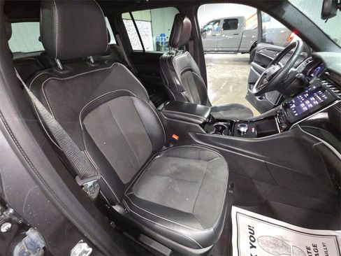 Used 2022 Jeep Grand Cherokee Altitude image 29