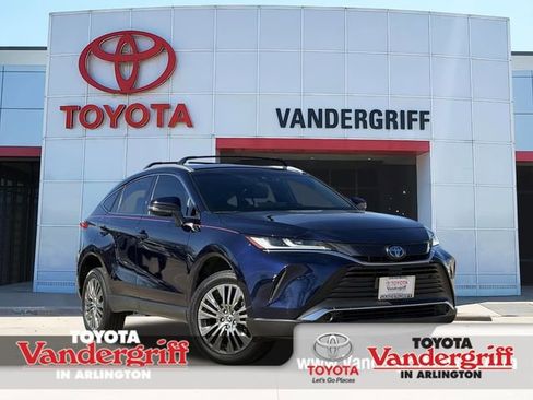 Used 2022 Toyota Venza XLE image 1