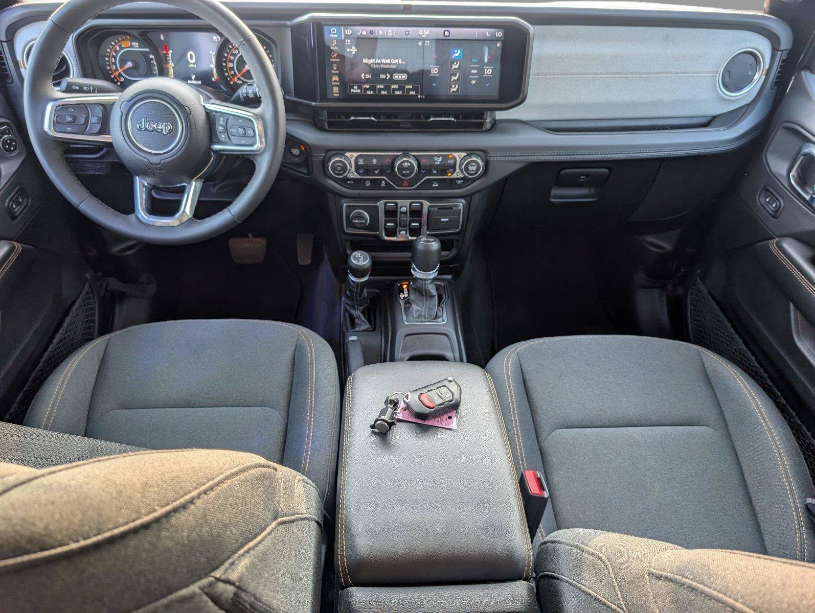 Used 2025 Jeep Wrangler Unlimited Sahara AWD/4WD image 31