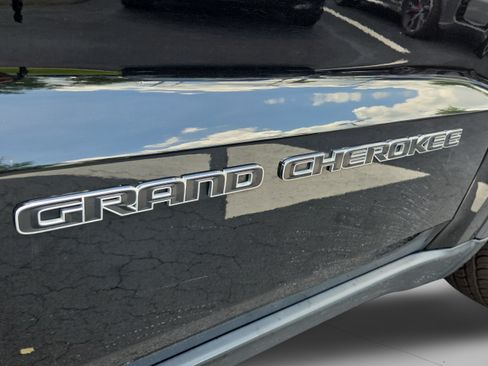 Used 2021 Jeep Grand Cherokee Laredo RWD image 37