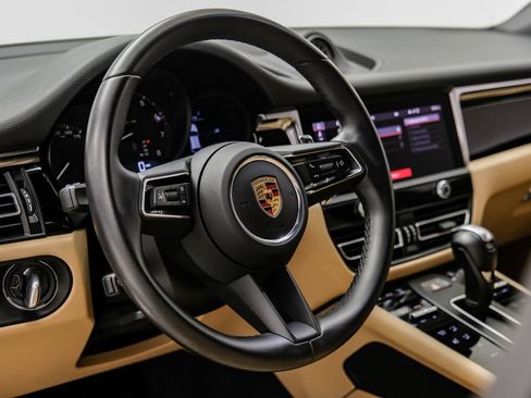 Used 2024 Porsche Macan AWD/4WD image 18