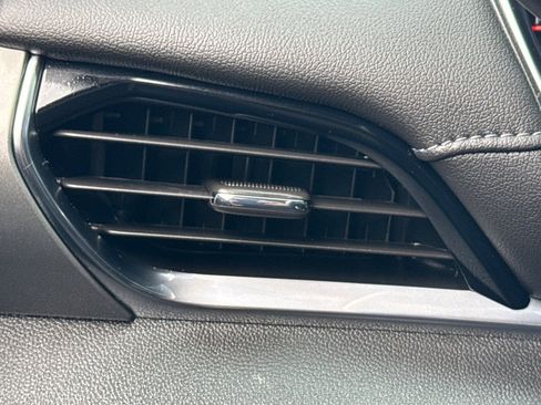 Used 2023 Chevrolet Traverse LT image 28