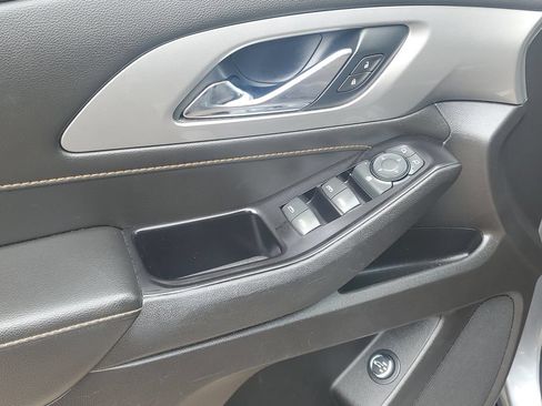 Used 2020 Chevrolet Traverse LT w/ LPO, Floor Liner Package AWD/4WD image 6