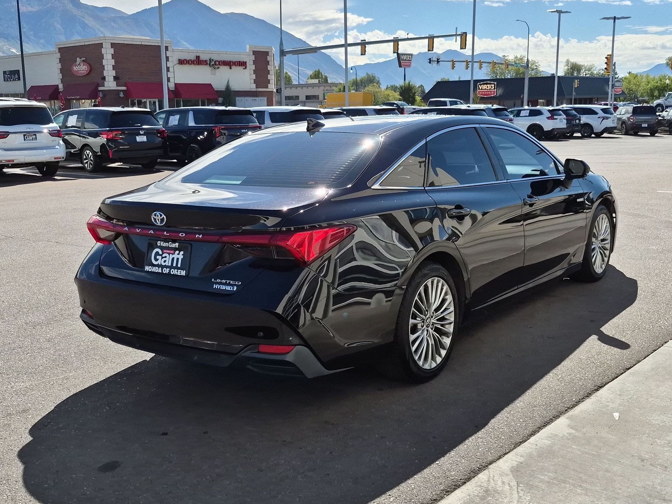 Used 2019 Toyota Avalon Limited w/ Advanced Safety Package FWD image 3