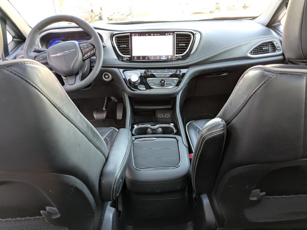 Used 2025 Chrysler Pacifica Limited FWD image 30