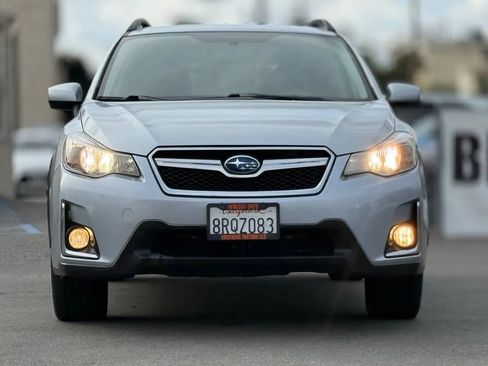 Used 2017 Subaru Crosstrek 2.0i Premium image 3