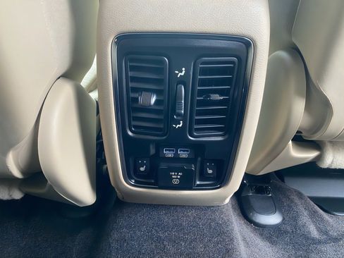 Used 2017 Jeep Grand Cherokee Limited w/ Luxury Group II image 30