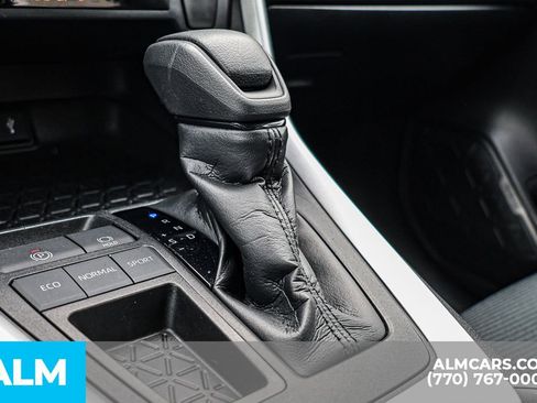 Used 2021 Toyota RAV4 LE image 43