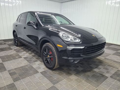Used 2017 Porsche Cayenne AWD/4WD image 4