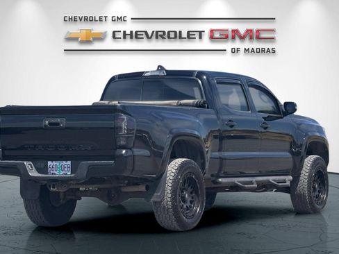 Used 2020 Toyota Tacoma SR5 AWD/4WD image 3