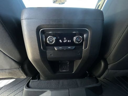 Used 2025 Chevrolet Suburban LS image 21