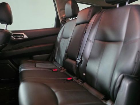 Used 2019 Nissan Pathfinder Platinum image 27