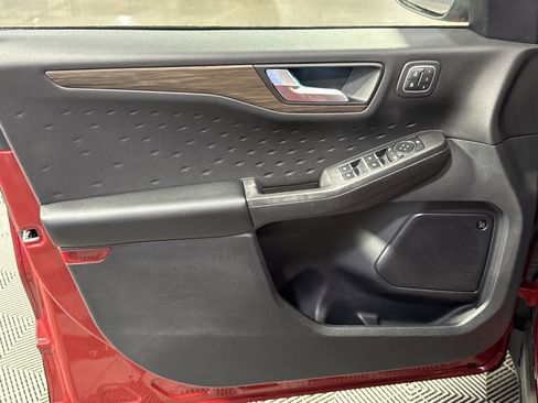 Used 2020 Ford Escape Titanium image 15