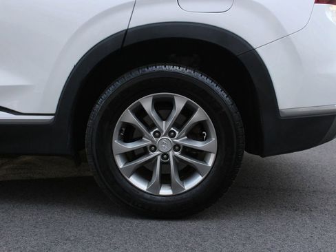 Used 2019 Hyundai Santa Fe SE image 10