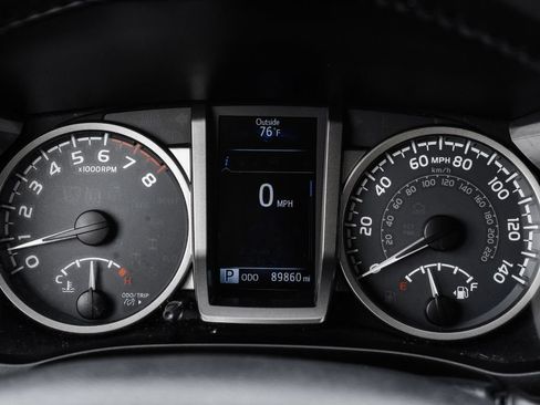 Used 2018 Toyota Tacoma SR5 RWD image 15