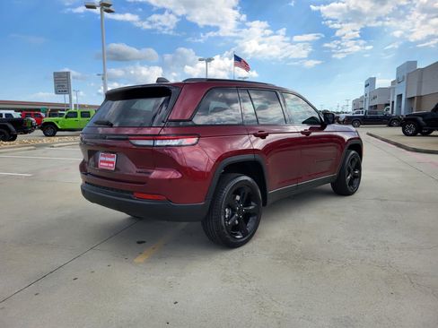 New 2025 Jeep Grand Cherokee Limited w/ Black Appearance Package image 5