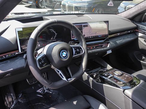 New 2026 BMW 550e xDrive image 25