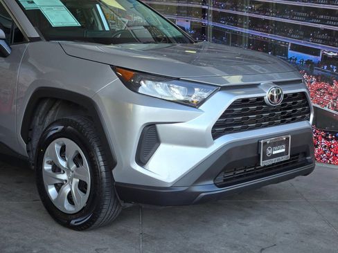 Used 2022 Toyota RAV4 LE AWD/4WD image 2