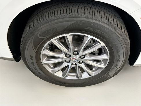 Used 2024 Buick Enclave Premium AWD/4WD image 11
