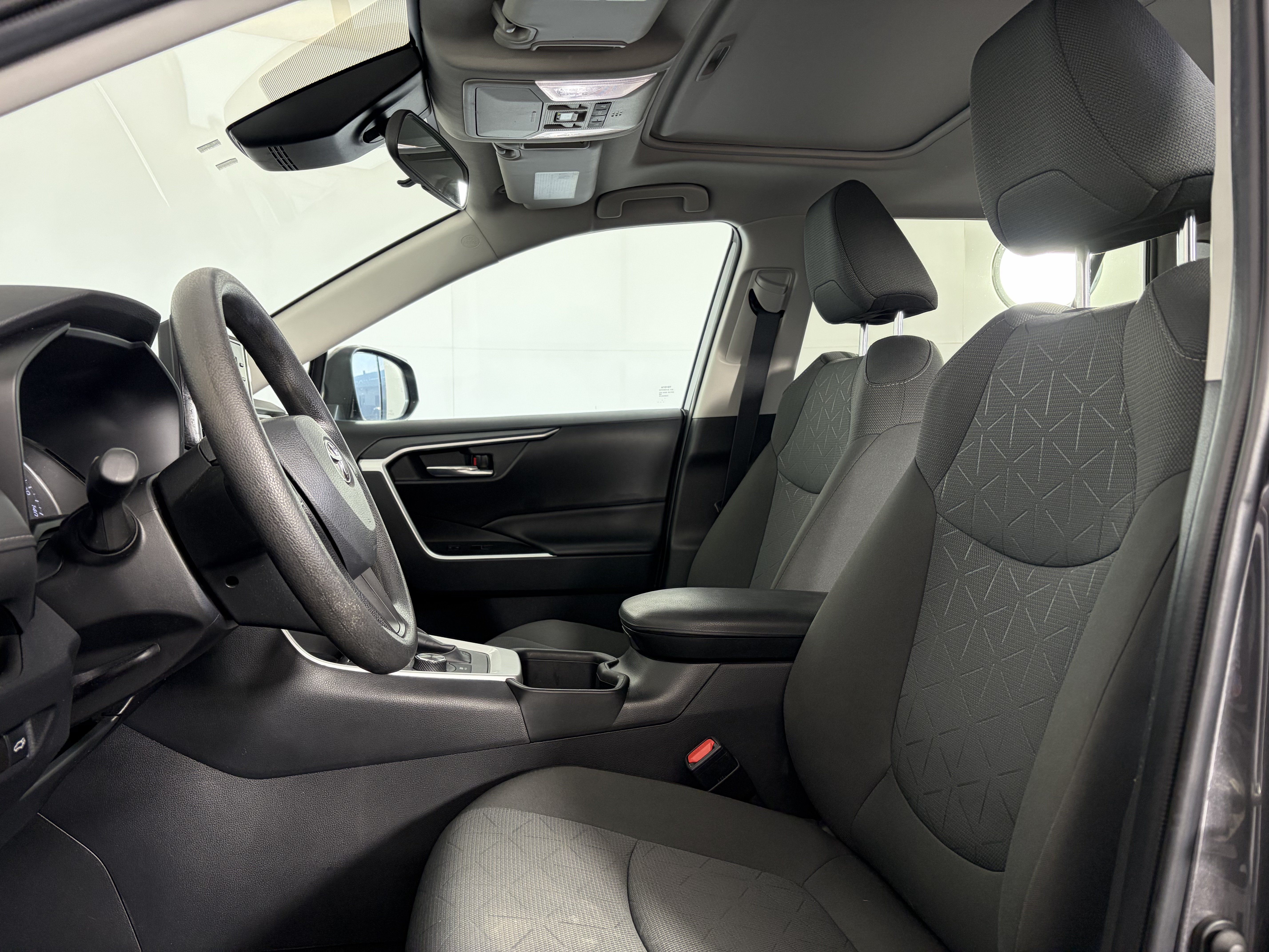 Used 2022 Toyota RAV4 XLE w/ Convenience Package AWD/4WD image 8