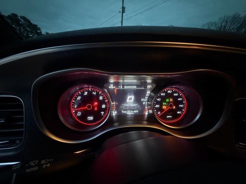 Used 2016 Dodge Charger R/T RWD image 18